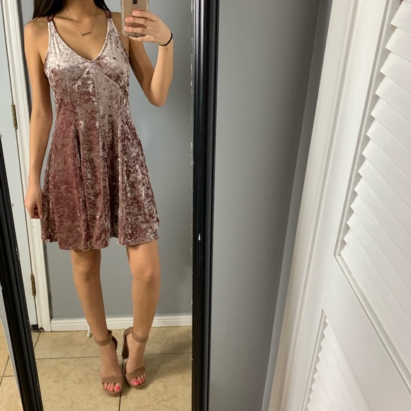 American Eagle Outfitters Dresses & Skirts - 💕American eagle crushed velvet dress💕